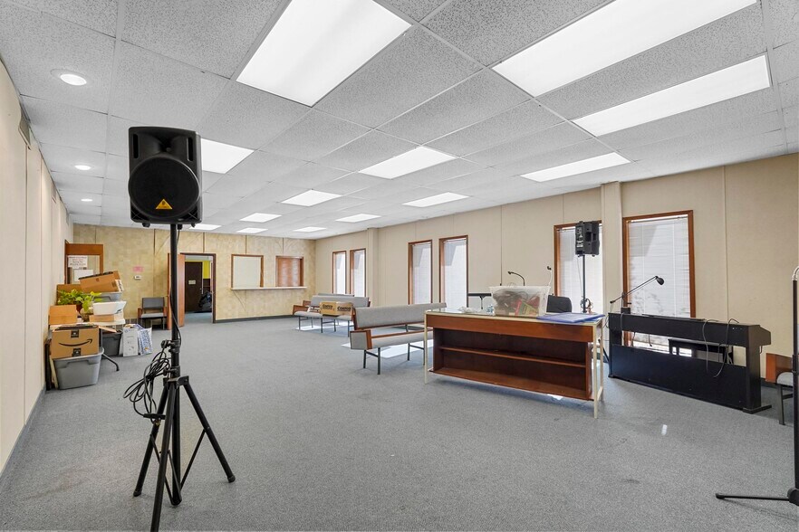 More Photos Of 5605 Wesley St, Greenville Flex For Lease