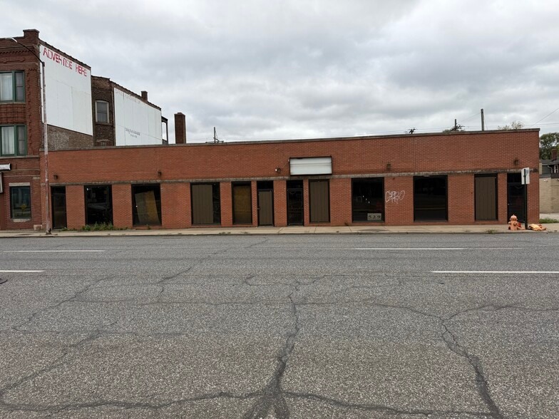 More Photos Of 529-535 E 5th Ave, Gary Restaurant For Lease