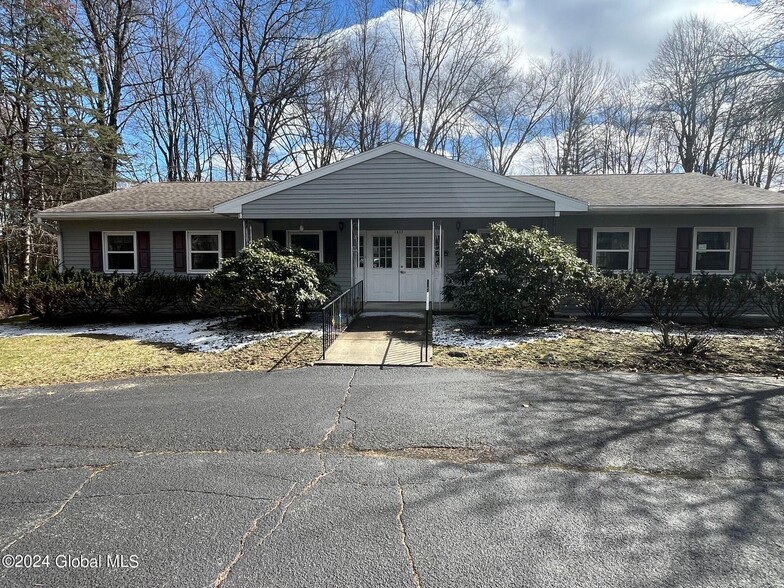 Primary Photo Of 1612 Crescent Rd, Clifton Park Schools For Sale