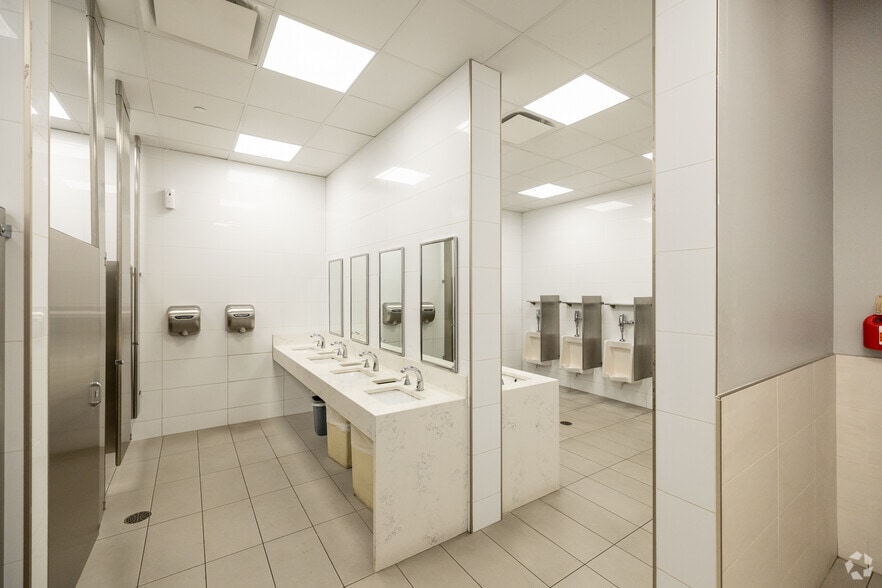 More Photos Of 17-19 Simpson Rd, Columbia Service Station For Sale