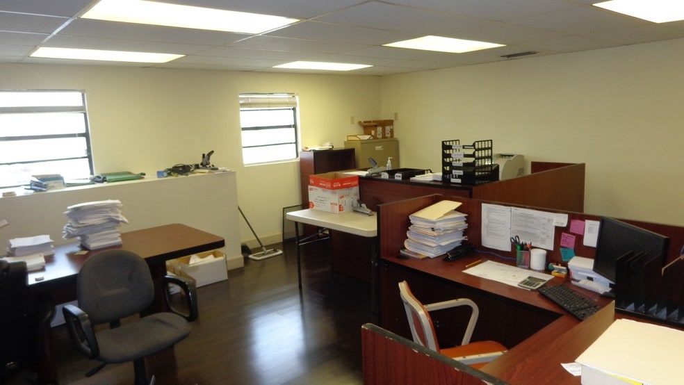 More Photos Of 13977-13981 SW 140th St, Miami Light Distribution For Sale