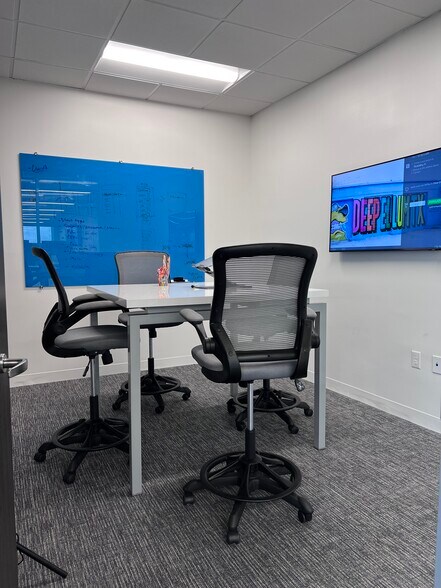 More Photos Of 3800 Maple Ave, Dallas Office For Lease