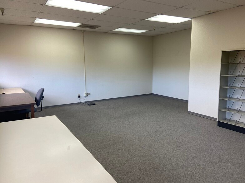 More Photos Of 986 Airway Ct, Santa Rosa Warehouse For Lease