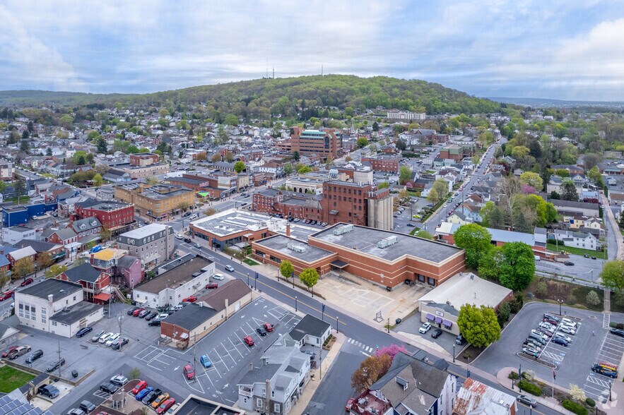 More Photos Of 1 E Main St, Ephrata Warehouse For Lease