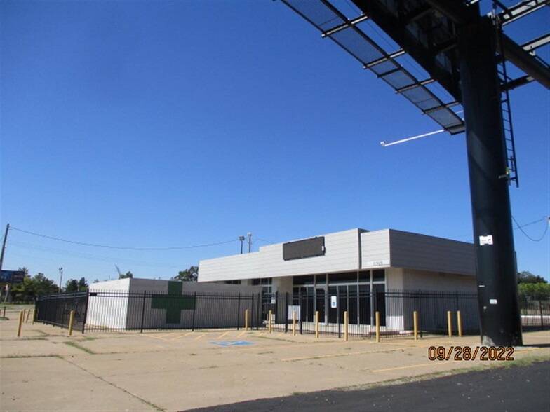 Primary Photo Of 11925 N I-35 Service Rd, Oklahoma City Freestanding For Sale