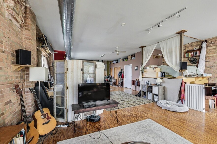 More Photos Of 3000 W Chicago Ave, Chicago Service For Lease