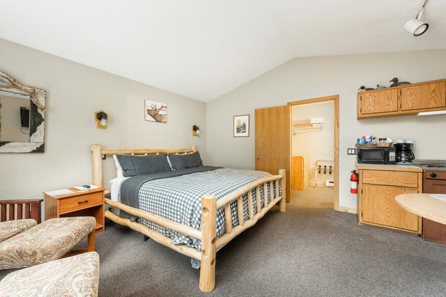 More Photos Of 1130 W Elkhorn Ave, Estes Park Hotel For Sale