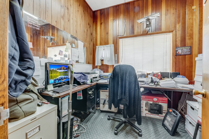 More Photos Of 21507 Seneca Trl, Marlinton Hotel For Sale