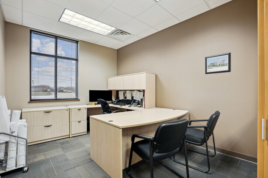 More Photos Of 3015 Greyhound Dr, Waterloo Medical For Lease