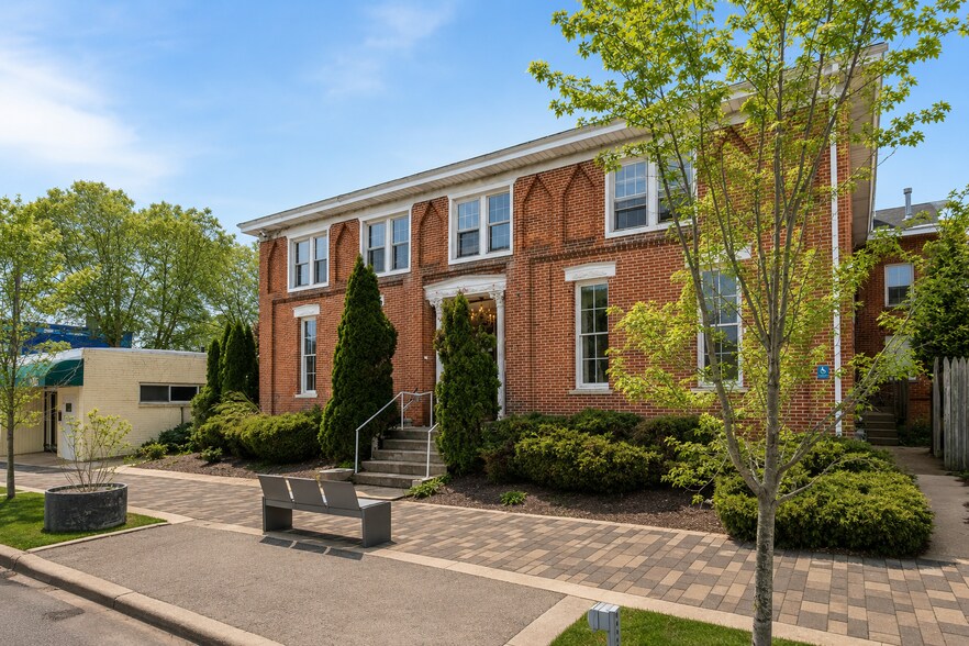 Primary Photo Of 105 N Broadway St, Cassopolis Office For Sale