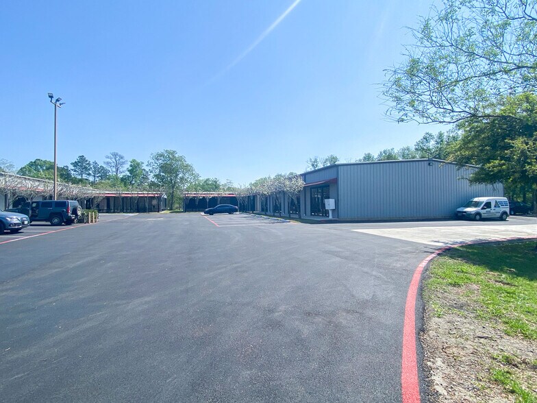 More Photos Of 16753 Donwick Dr, Conroe Warehouse For Lease