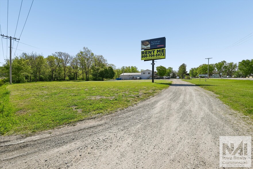 More Photos Of 520 Franklin St, Center Point Industrial For Sale