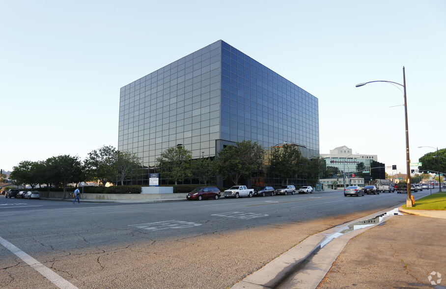 Primary Photo Of 4000 W Alameda Ave, Burbank Office For Lease