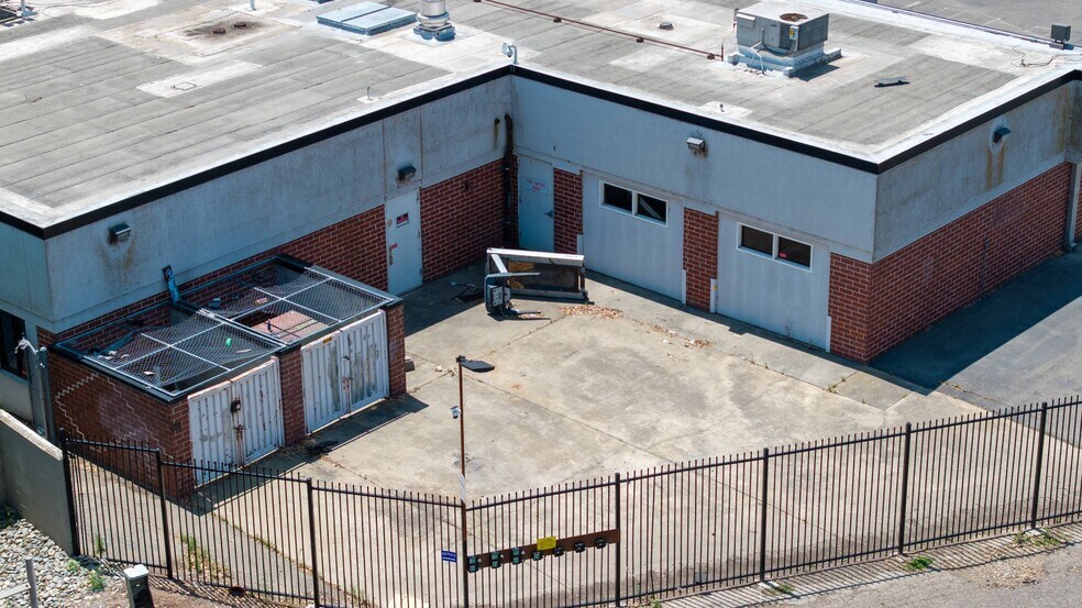 More Photos Of 985 Enterprise Dr, Sacramento Health Club For Sale