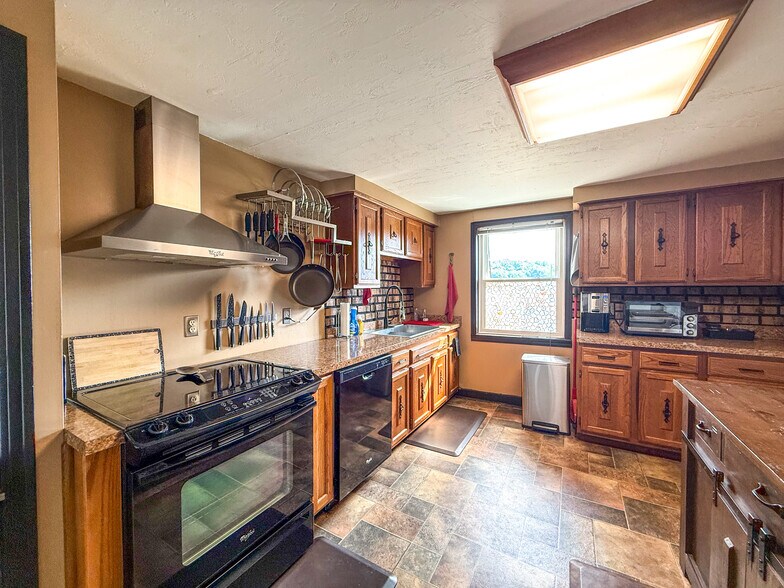 More Photos Of 13080 US 422, Kittanning Storefront Retail Residential For Sale