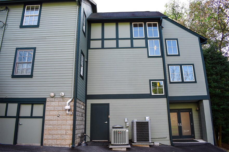 More Photos Of 6124 MacArthur Blvd, Bethesda Restaurant For Sale