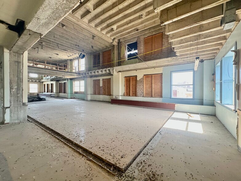 More Photos Of 510 S Wall Ave, Joplin Specialty For Sale