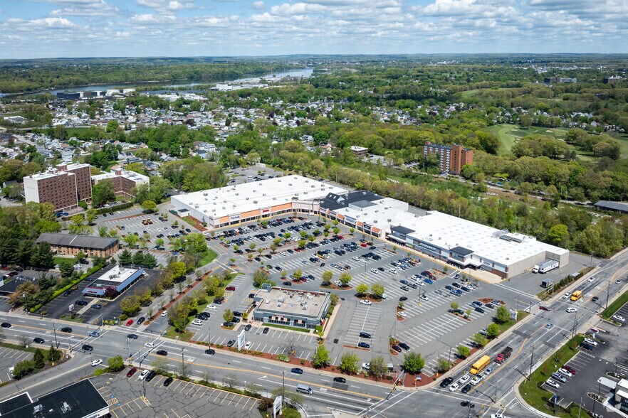 More Photos Of 1925 Pawtucket Ave, East Providence General Retail For Lease