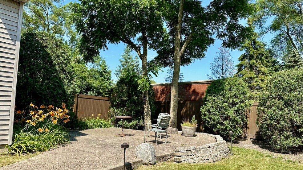 More Photos Of 1125 N Delany Rd, Gurnee Medical For Sale