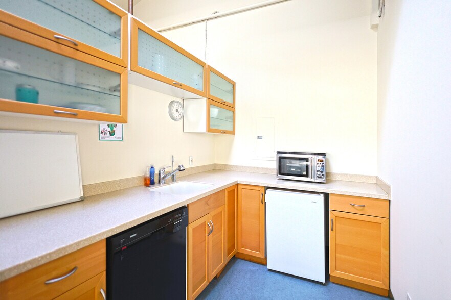 More Photos Of 2395-2399 Shattuck Ave, Berkeley Unknown For Lease