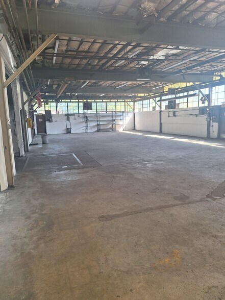 More Photos Of 5 Montesano Rd, Fairfield Warehouse For Lease