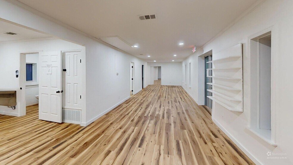 More Photos Of 400 W Cervantes St, Pensacola Flex For Lease