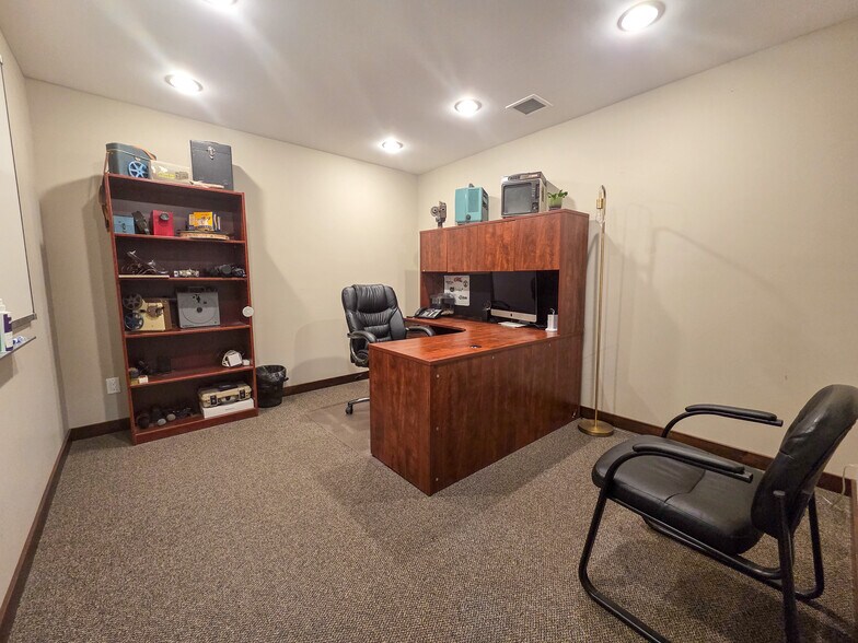 More Photos Of 4002 9 Av N, Lethbridge Warehouse For Sale