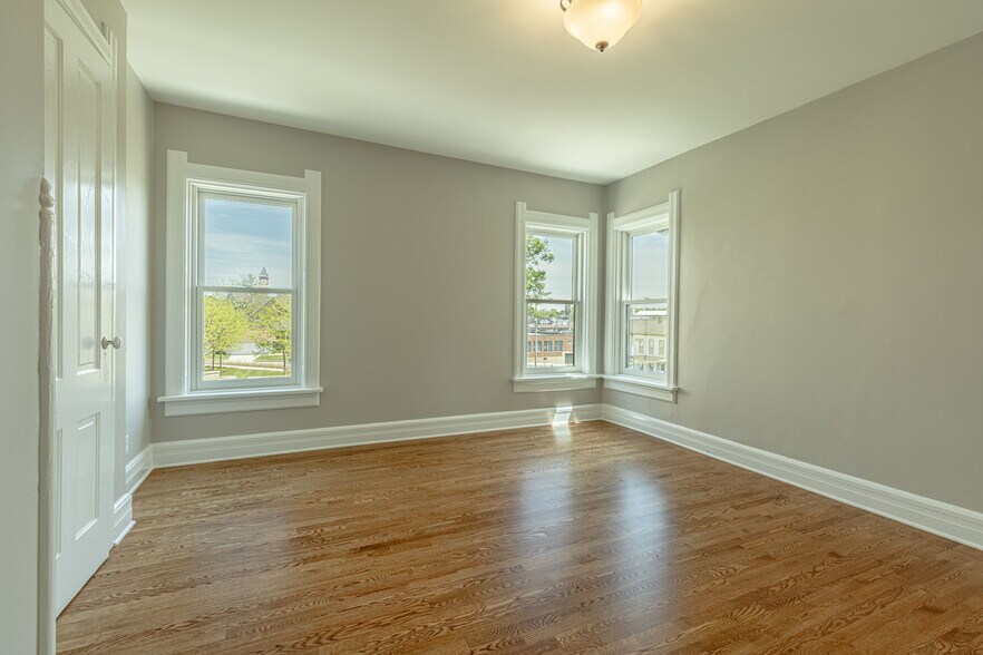 More Photos Of 1303 11th St, Monroe Storefront Retail Office For Lease