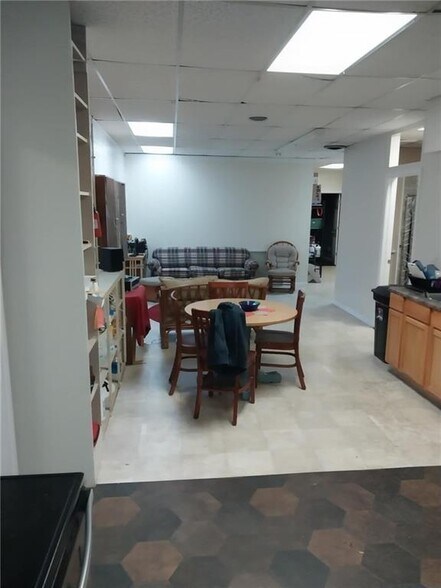 More Photos Of 2102 N Oakland Ave, Decatur Freestanding For Sale