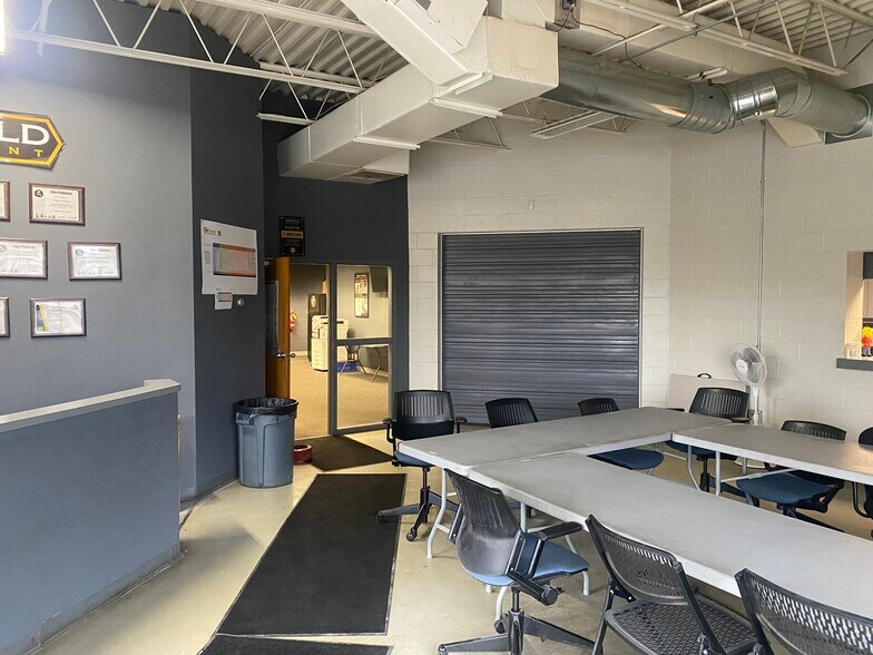 More Photos Of N50 W13824 Overview Dr, Menomonee Falls Warehouse For Sale