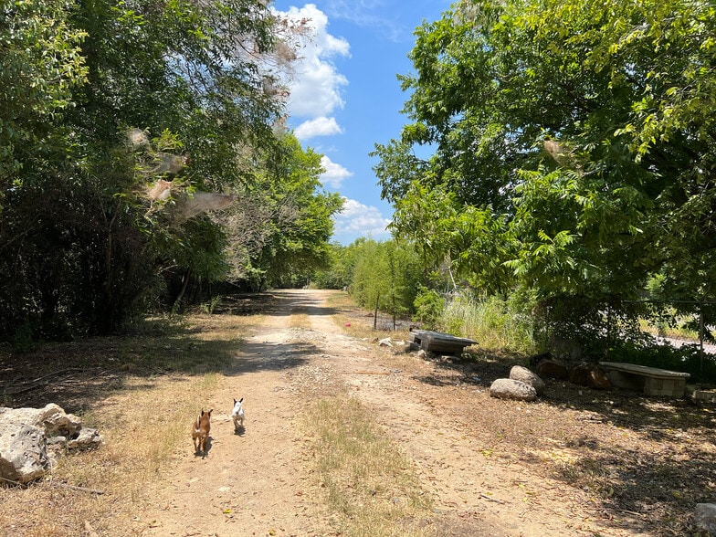 More Photos Of 914 Shady Ln, Austin Land For Lease