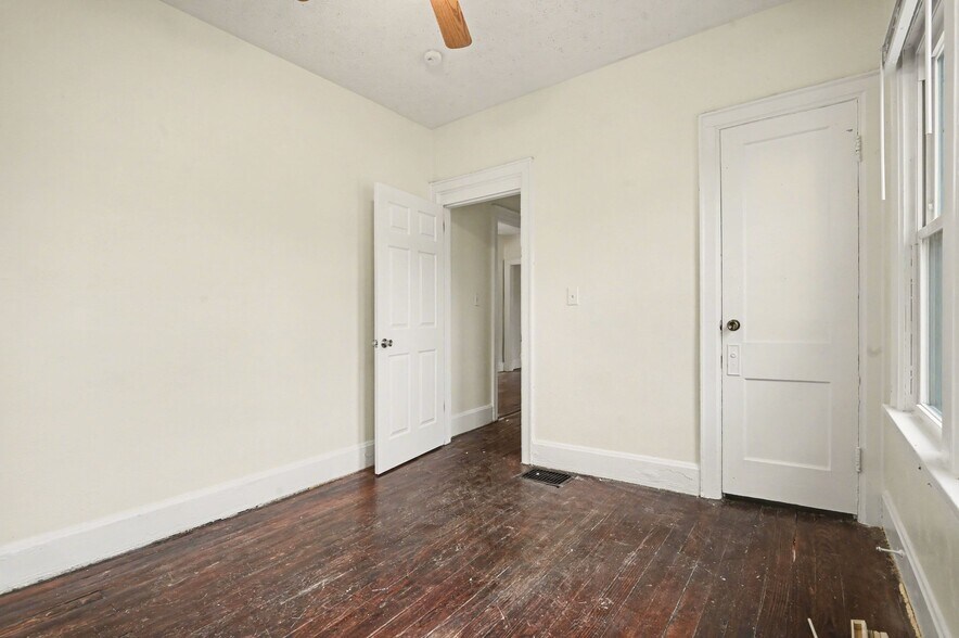 More Photos Of 1830 Woodlawn Ave, Middletown Specialty For Sale