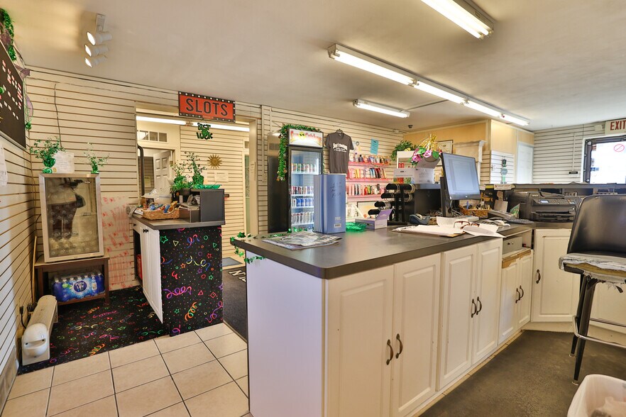 More Photos Of 1103 E Acton Ave, Wood River General Retail For Sale