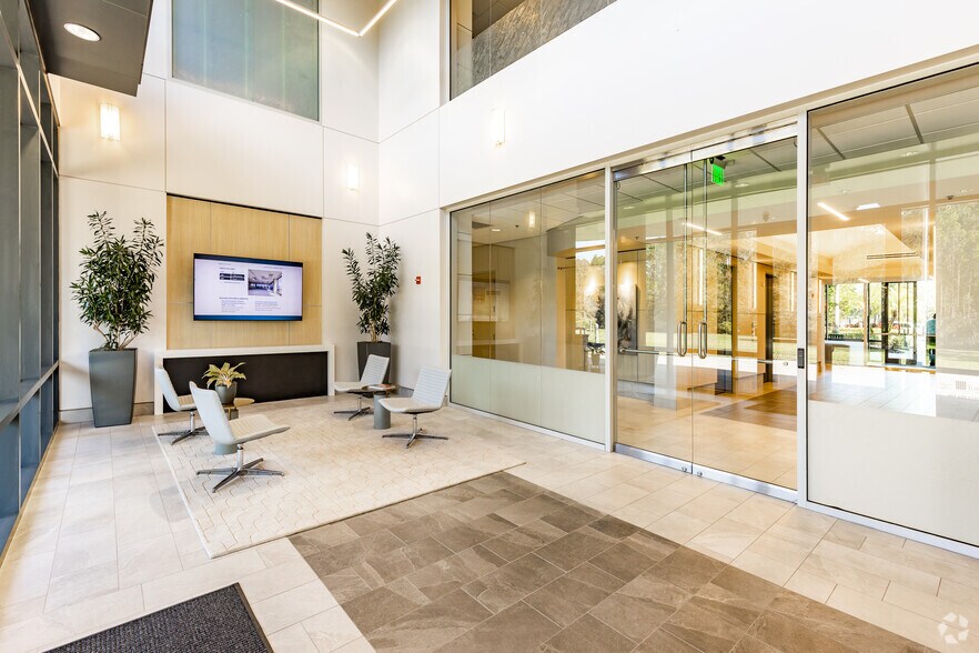 More Photos Of 2300 Discovery Dr, Orlando Office For Lease