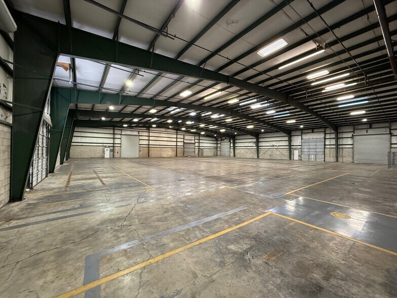 More Photos Of 7835 Ellis Rd, West Melbourne Service For Lease