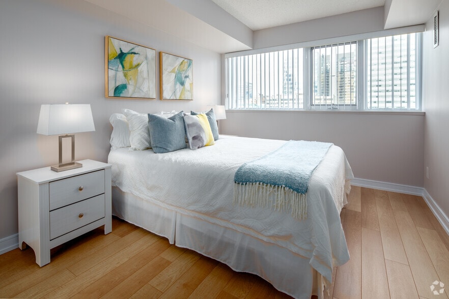 More Photos Of 570 Bay St, Toronto Apartments For Lease