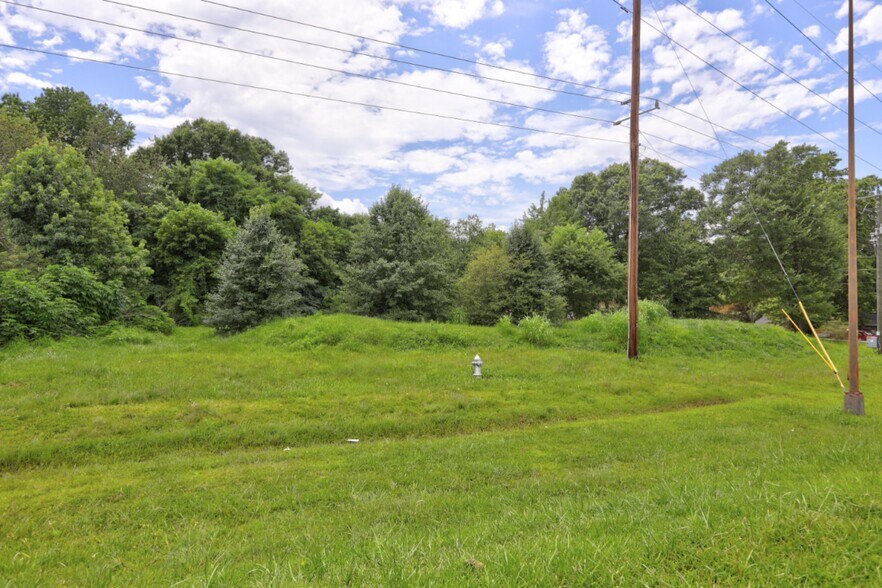 More Photos Of 1801-1803 Waldrep Cir, Marietta Land For Lease