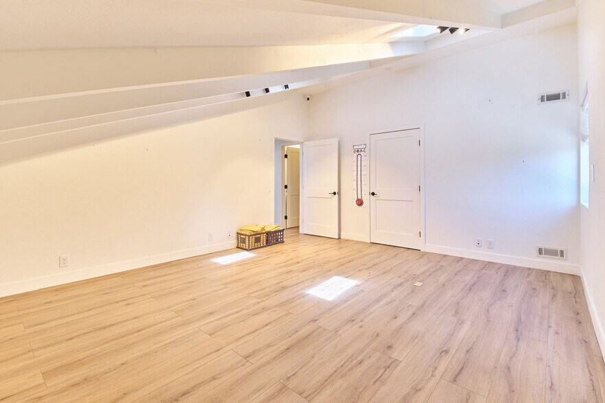 More Photos Of 586 Bonanza Trail, Big Bear Lake Office Residential For Sale