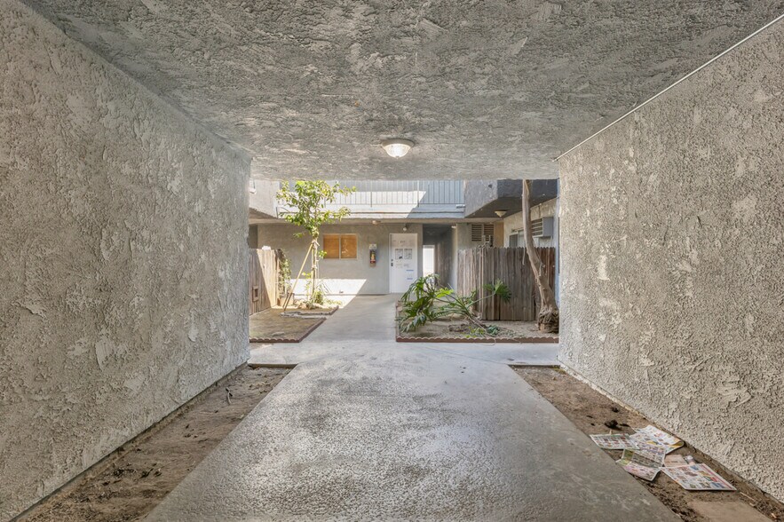 More Photos Of 13825 Vanowen St, Van Nuys Apartments For Sale