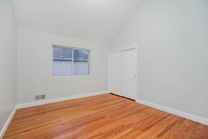 More Photos Of 1330-1332 Rockland Ave, Staten Island Medical For Sale