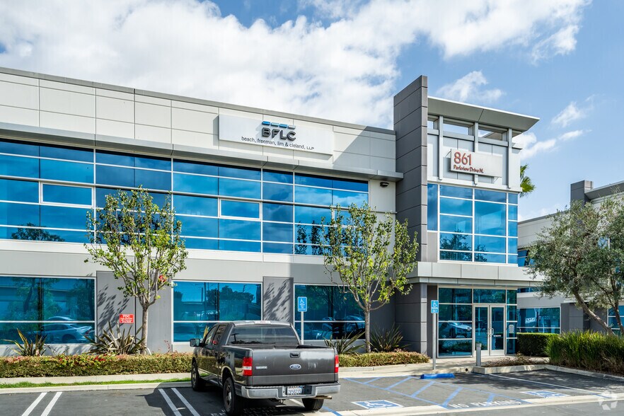 More Photos Of 861-881 Parkview Dr N, El Segundo Office For Sale