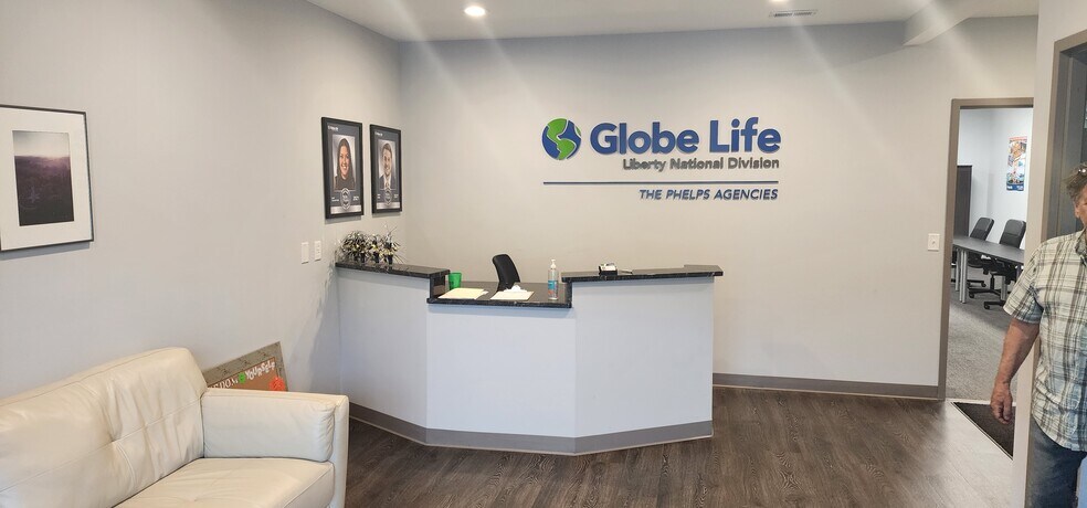 More Photos Of 2017 Corporate Dr, Wilmington Showroom For Lease