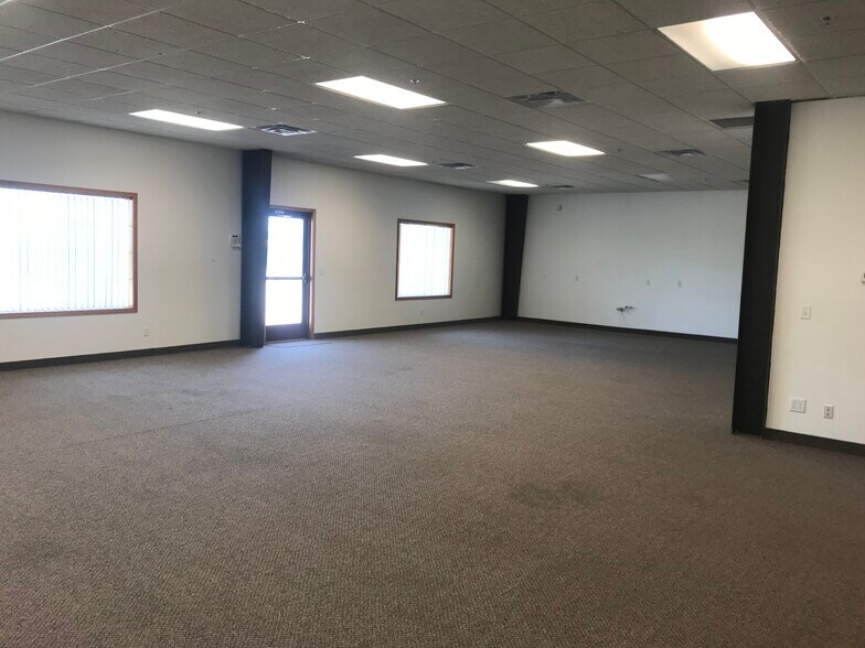 More Photos Of 209 County Road 156, Albany Showroom For Sale