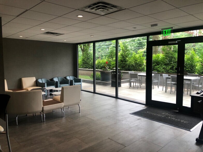 More Photos Of 1 Sound Shore Dr, Greenwich Office For Lease