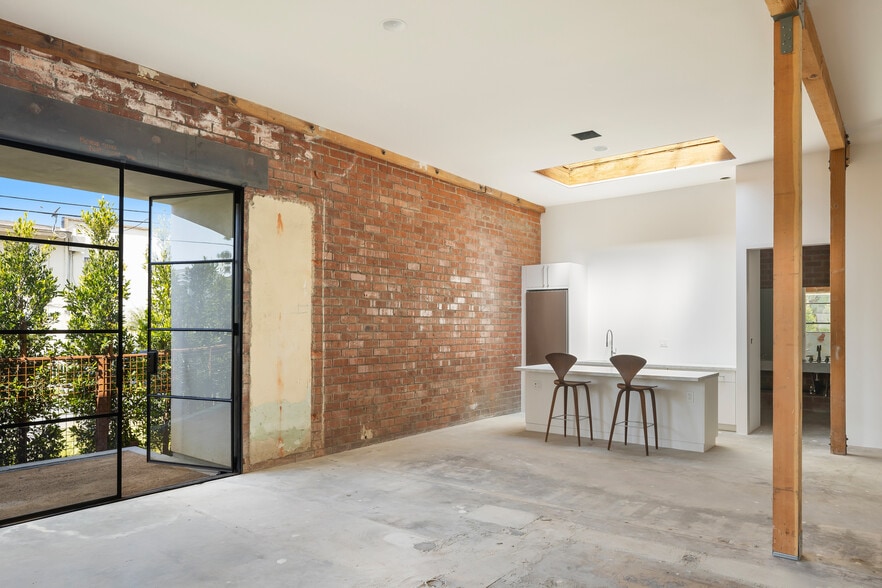 More Photos Of 450 N Market St, Inglewood Warehouse For Lease