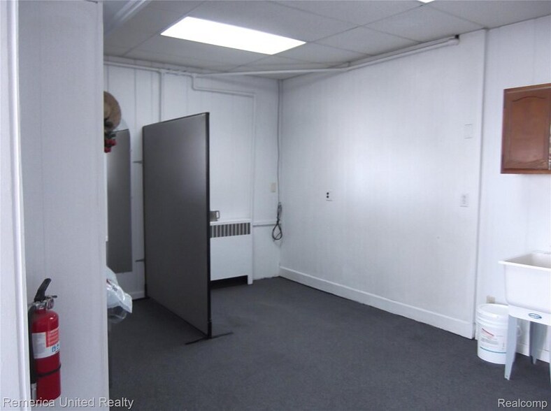 More Photos Of 121 E Walled Lake Dr, Walled Lake Storefront Retail Office For Sale