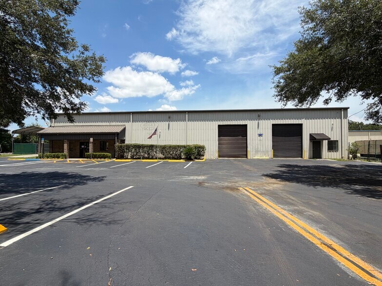 More Photos Of 5491 Benchmark Ln, Sanford Warehouse For Sale