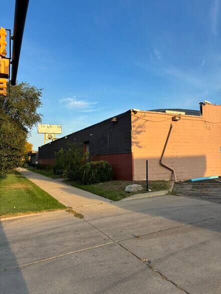 More Photos Of 28455 Plymouth Rd, Livonia Bowling Alley For Lease