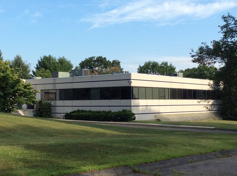 More Photos Of 12 Cambridge Dr, Trumbull Office Residential For Lease