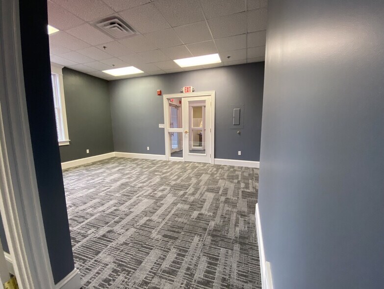 More Photos Of 231 Chief Justice Cushing Hwy, Cohasset Office For Lease